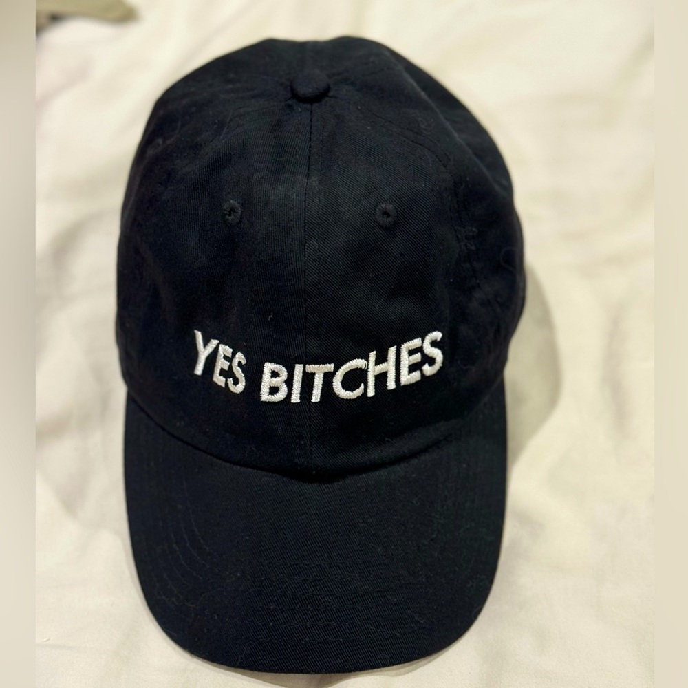 ‘Yes Bitches’ baseball cap